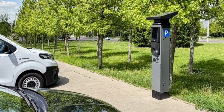 Poznań rozszerza strefę płatnego parkowania. Mieszkańcy poznali szczegóły zmian