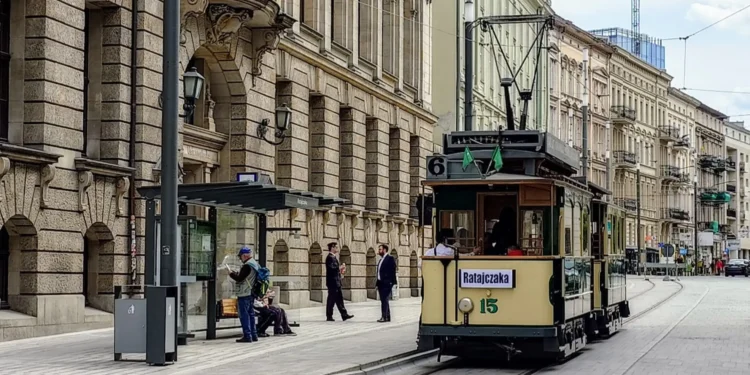 W ten weekend zabytkowe autobusy, tramwaje z Warszawy i Kolejka Maltanka czekają na pasażerów