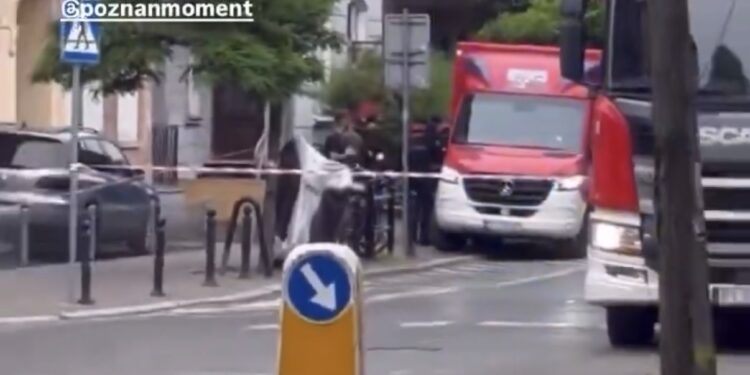 Duża akcja służb w Poznaniu! Żandarmeria Wojskowa, straż i policja na Jeżycach