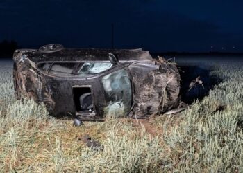 Koszmarny nocny wypadek na DK11! Auto dachowało, cztery osoby ranne
