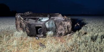 Koszmarny nocny wypadek na DK11! Auto dachowało, cztery osoby ranne