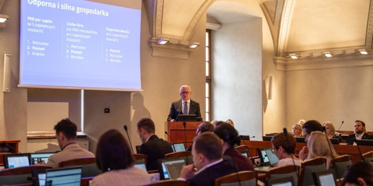 Prezydent Poznania z absolutorium i wotum zaufania