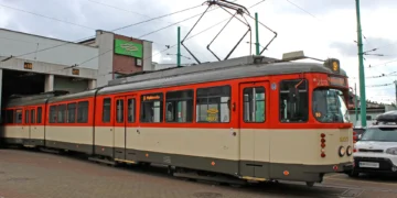 Poznań żegna legendarne „Helmuty”. Ostatni kurs tramwaju GT8ZR przejedzie przez centrum i Naramowice