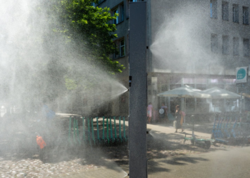 Wysokie temperatury. Miasto uruchamia beczkowozy, mgławice i kurtyny wodne