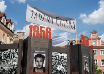 Poznań wspomina bohaterów Czerwca ’56. Na placu Kolegiackim stanęła wyjątkowa wystawa