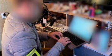 Seniorzy na celowniku oszustów. Policja alarmuje po serii niepokojących telefonów