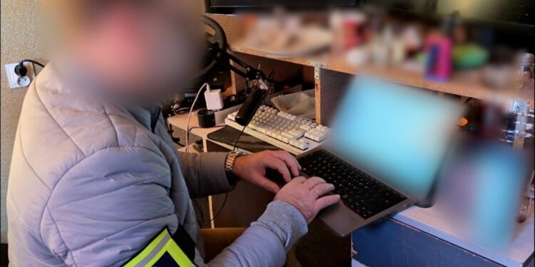 Seniorzy na celowniku oszustów. Policja alarmuje po serii niepokojących telefonów