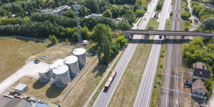 Ważna zmiana na ul. Warszawskiej. Kierowcy stracą wjazd, a w okolicy powstanie nowa trasa rowerowa