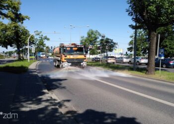 Miasto reaguje na upały. Polewaczki wyjadą na ulice Starego Miasta i Jeżyc