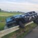BMW zawisło na barierce na S5. Młody kierowca cudem uniknął tragedii
