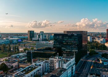 Poznań w krajowej czołówce. Nowe dane o pracy, zarobkach i bezrobociu zaskakują