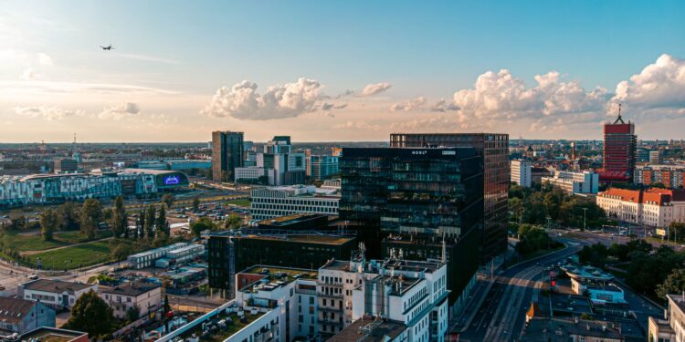 Poznań w krajowej czołówce. Nowe dane o pracy, zarobkach i bezrobociu zaskakują