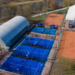 Widok kortów tenisowych POSiR przy os. Piastowskim 106a w Poznaniu.