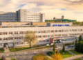 Budynek szpitala w Poznaniu, gdzie czasowo ograniczono działanie SOR-u, bloku operacyjnego i części diagnostyki.