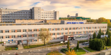 Budynek szpitala w Poznaniu, gdzie czasowo ograniczono działanie SOR-u, bloku operacyjnego i części diagnostyki.