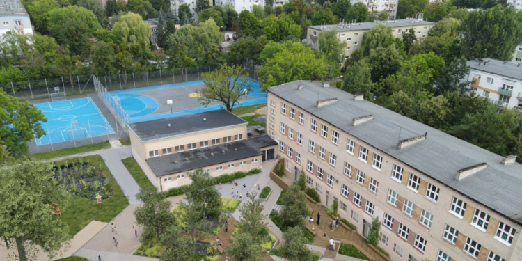 Przedszkole i szkoły w Poznaniu, gdzie powstaną systemy retencji oraz zagospodarowania deszczówki w ramach miejskiej inwestycji.