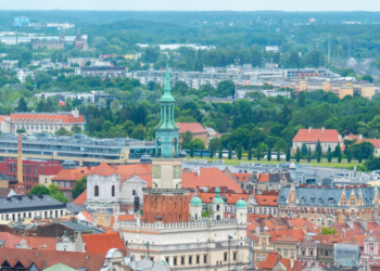 Konsultacje społeczne dotyczące ograniczenia nocnej sprzedaży alkoholu w Poznaniu zakończyły się publikacją raportu z wynikami.