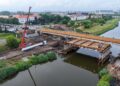 Na Most Chrobrego dotarły pierwsze ogromne elementy. Rozpoczął się jeden z kluczowych etapów inwestycji