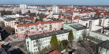 Miejsca schronienia w poznańskich szkołach i przedszkolach. Miasto wybrało dziewięć placówek