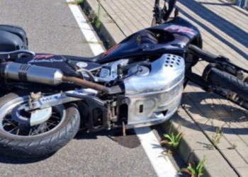 Wypadek motocyklisty na wiadukcie nad drogą S5 w Modliszewie pod Gnieznem