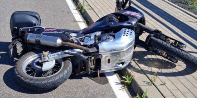 Wypadek motocyklisty na wiadukcie nad drogą S5 w Modliszewie pod Gnieznem