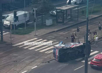 Zderzenie samochodu osobowego z karetką na ul. Hetmańskiej w Poznaniu