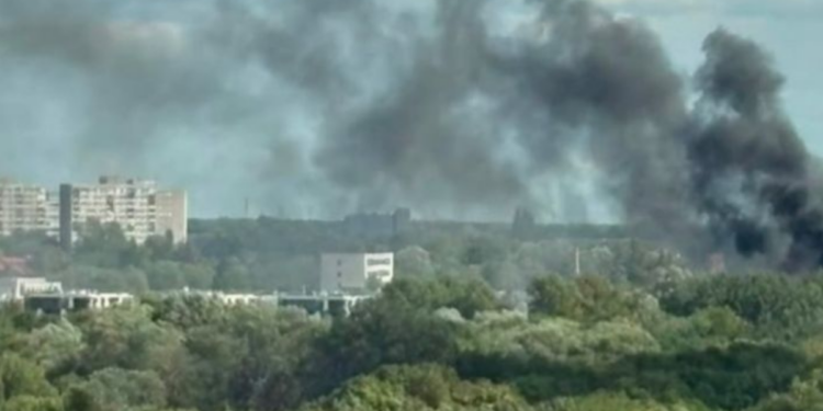 Kłęby dymu nad Poznaniem związane z pożarem na Starołęce