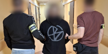 Atak w tramwaju w Poznaniu – sprawa 43-latka zatrzymanego przez policję.
