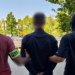 Policja na stacji BP w Swarzędzu po znalezieniu niebezpiecznego urządzenia w Audi