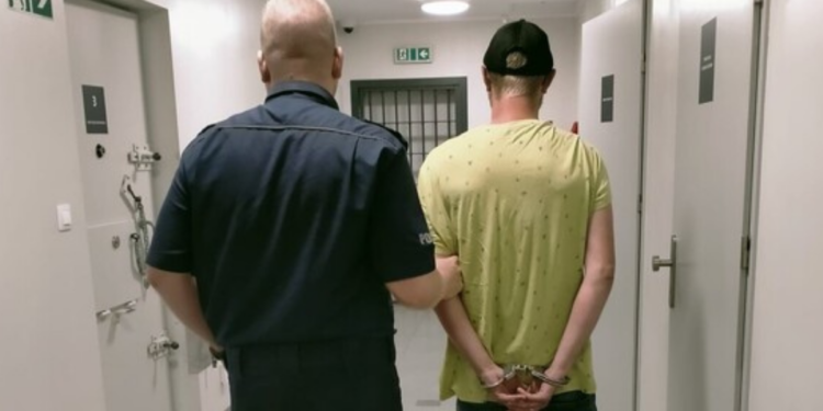Policja zatrzymała 33-latka podejrzanego o oszustwo na 89-latku ze Złotnik