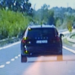 Policjanci pilskiej drogówki podczas kontroli kierowcy na drodze