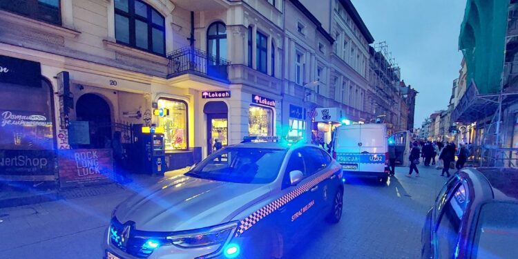 Wymachiwał nożem na Starym Mieście