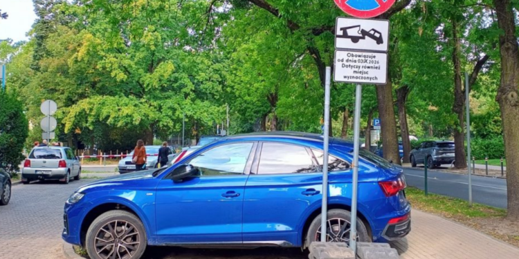 Parking przy ul. Szamarzewskiego 84 będzie objęty pracami przez dwa dni. Kierowcy nie będą mogli korzystać z miejsc postojowych.