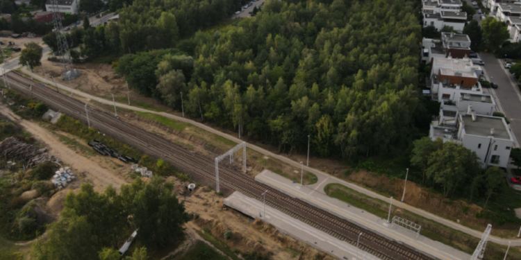 Węzeł przesiadkowy i infrastruktura piesza oraz rowerowa przy przystanku kolejowym Poznań Naramowice