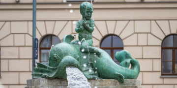 Fontanna z delfinami w Poznaniu – Studzienka Kronthala po zakończeniu prac