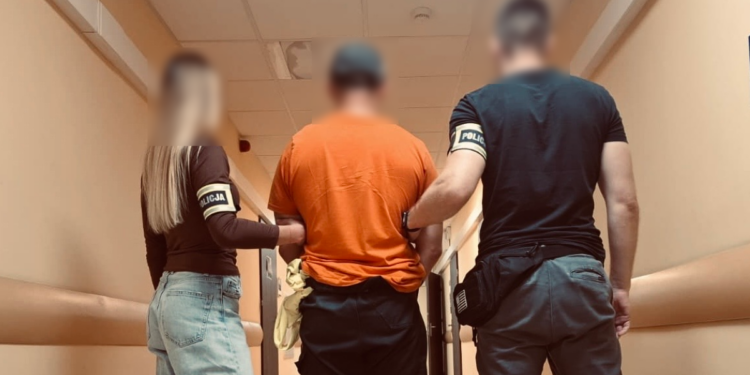 Oszustwo na pracownika banku w Poznaniu – sprawa dwóch pokrzywdzonych i zatrzymanie podejrzanego.