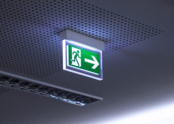 Dzieci i pracownicy szkoły na Umultowie ćwiczyli ewakuację na wypadek ataku z powietrza