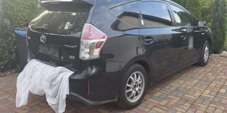 Kradzież Toyoty Prius w Poznaniu. Dwóch mężczyzn zatrzymanych