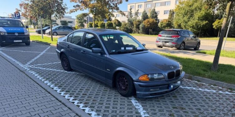 24-latek driftował na skrzyżowaniu. Stracił prawo jazdy